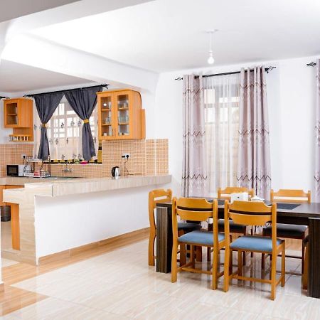 Lake Breeze Apartments ナイバシャ エクステリア 写真