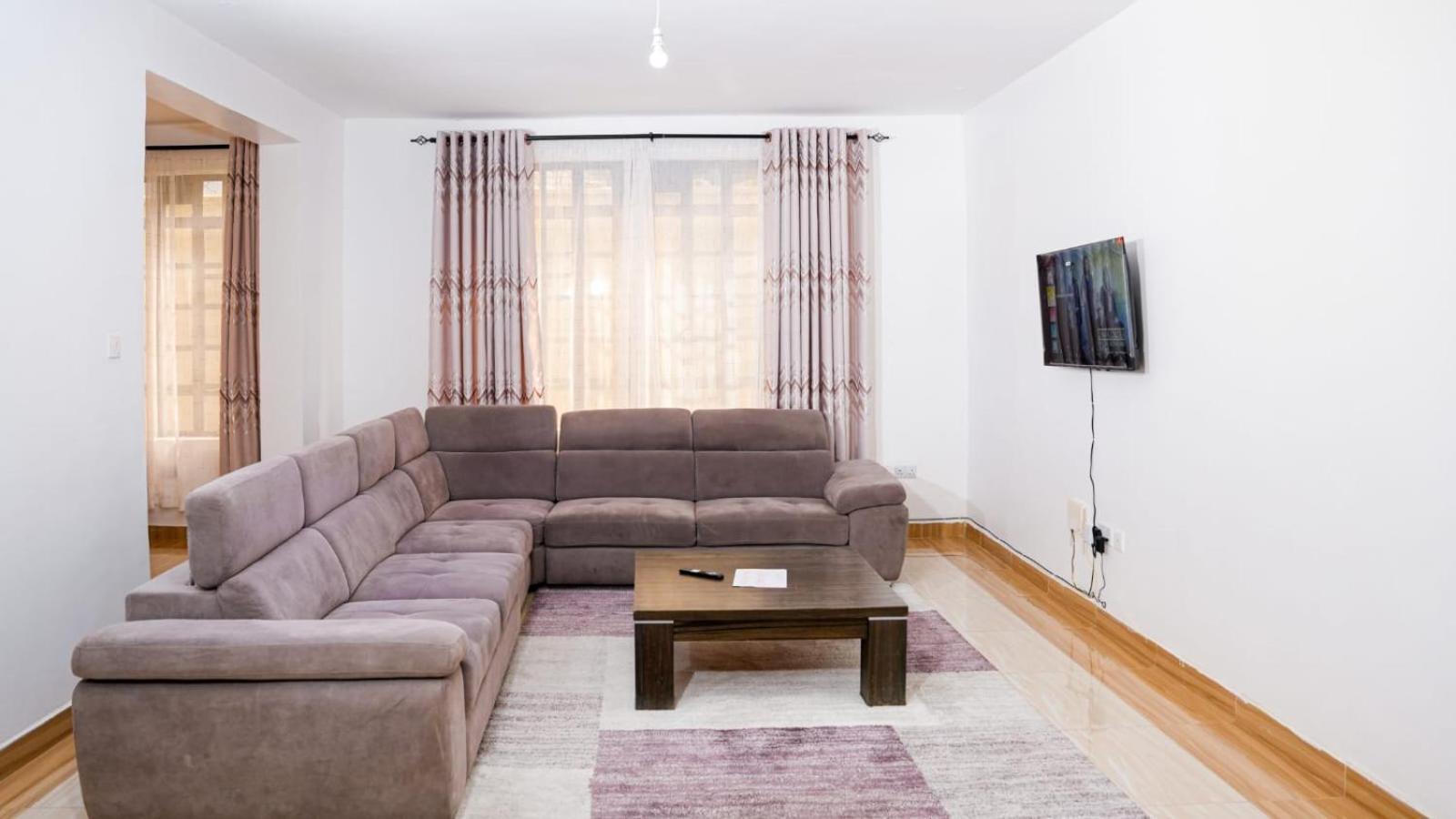 Lake Breeze Apartments ナイバシャ エクステリア 写真