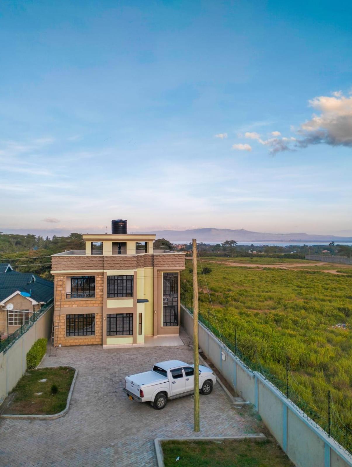 Lake Breeze Apartments ナイバシャ エクステリア 写真