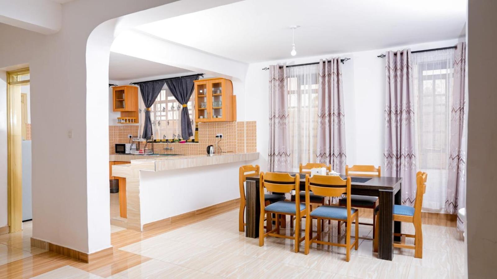 Lake Breeze Apartments ナイバシャ エクステリア 写真