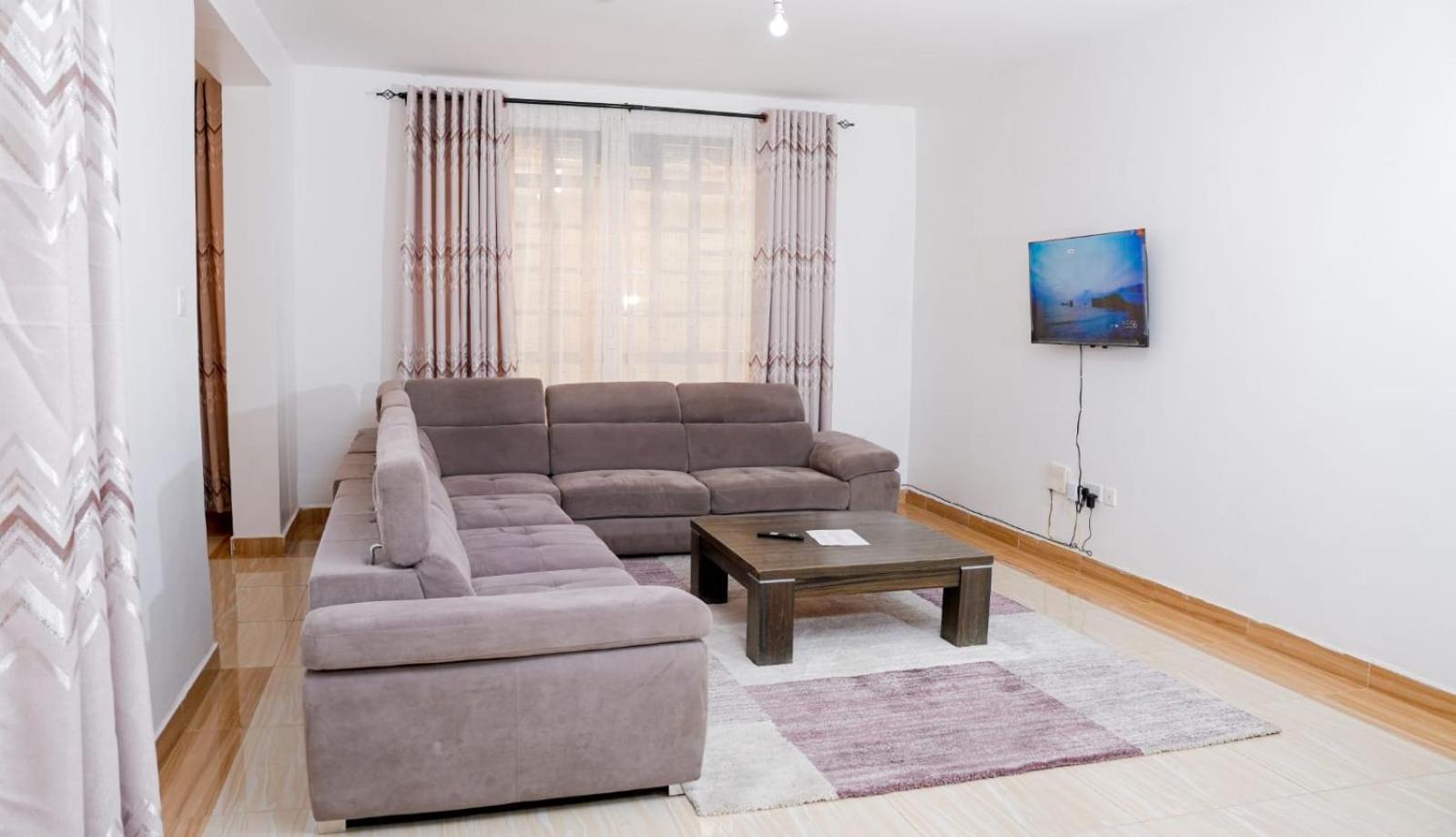 Lake Breeze Apartments ナイバシャ エクステリア 写真